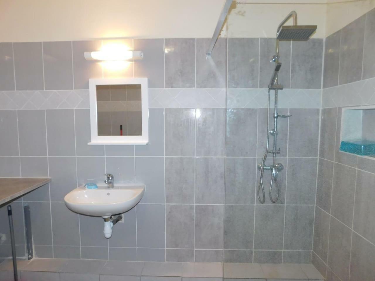 Charmant Petit T2 Dans Maison Vieux-Bourg Екстериор снимка